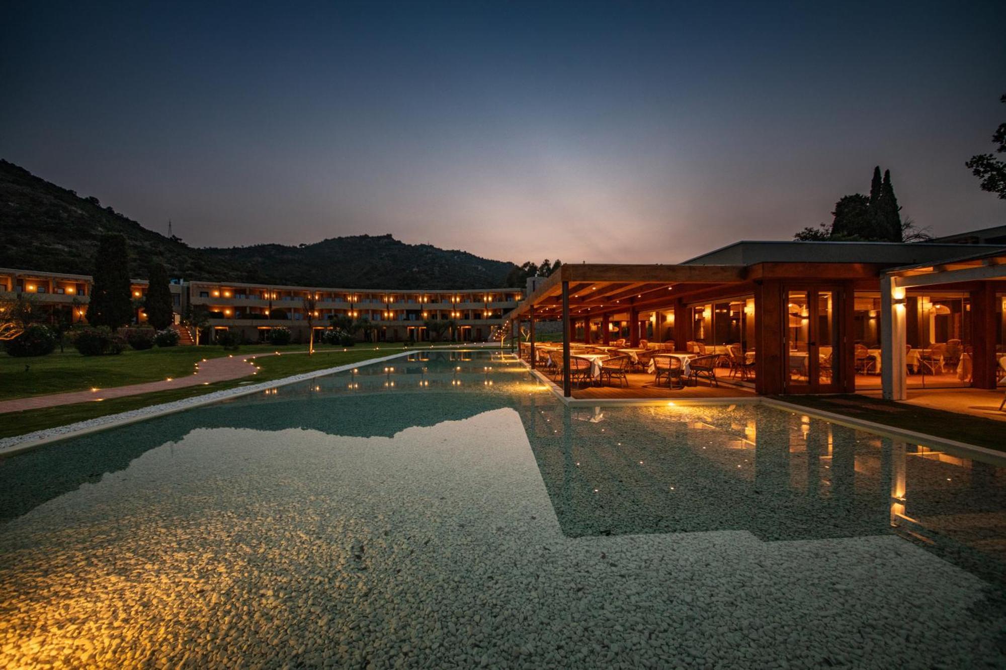 Is Molas Resort Пула Екстериор снимка